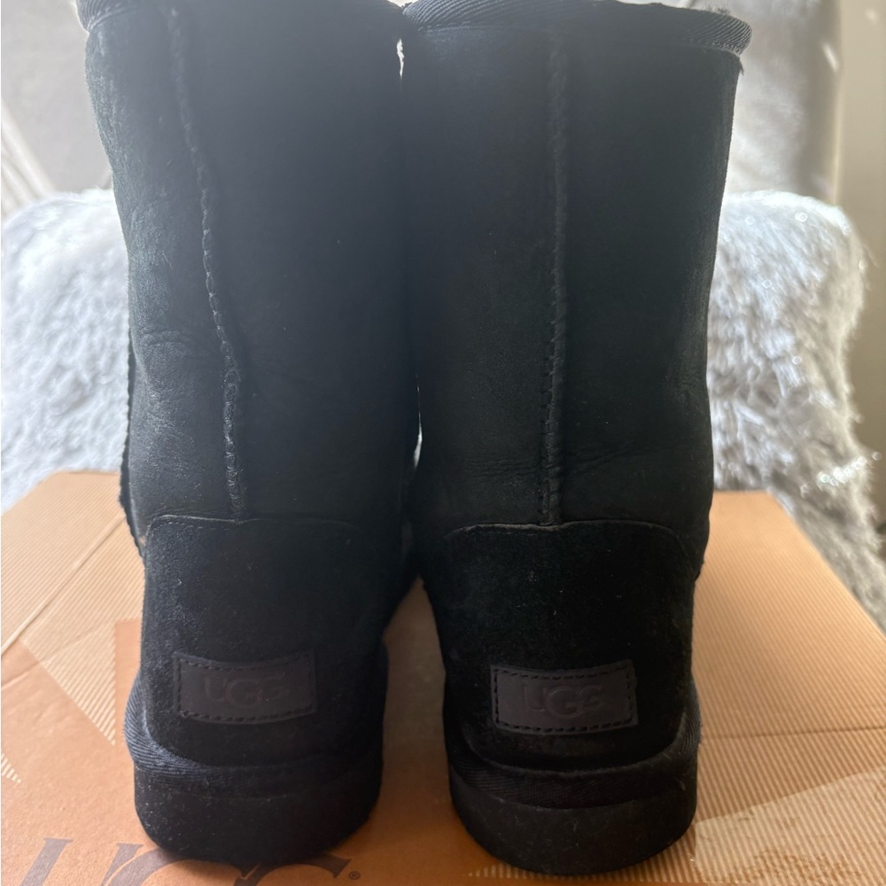 Women's Ugg Black Suede Boots - Picture 5 of 8